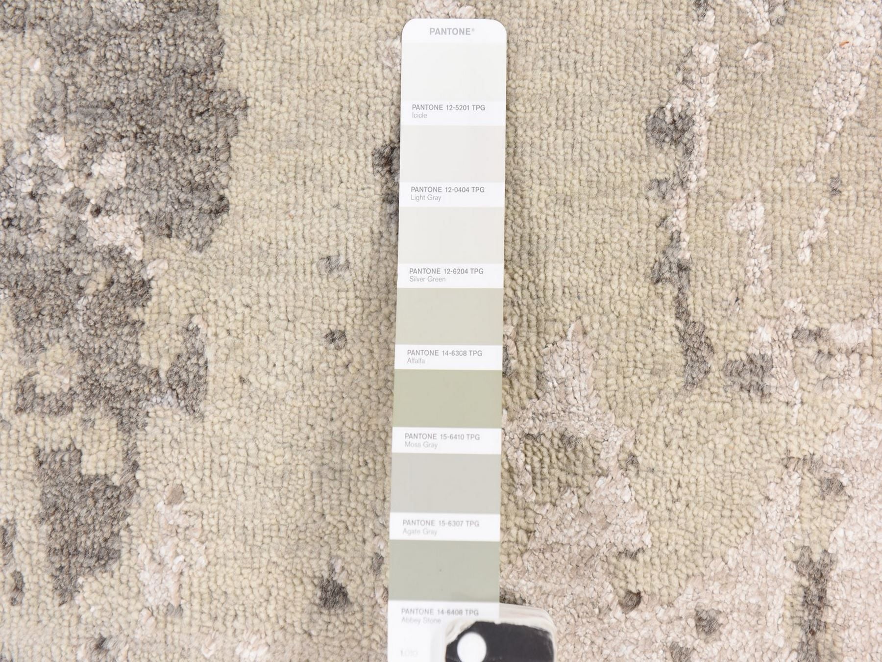 Modern / Contemporary hand-knotted wool/silk runner in Gray, 2'8" x 10' — SKU O078759 (view 5)