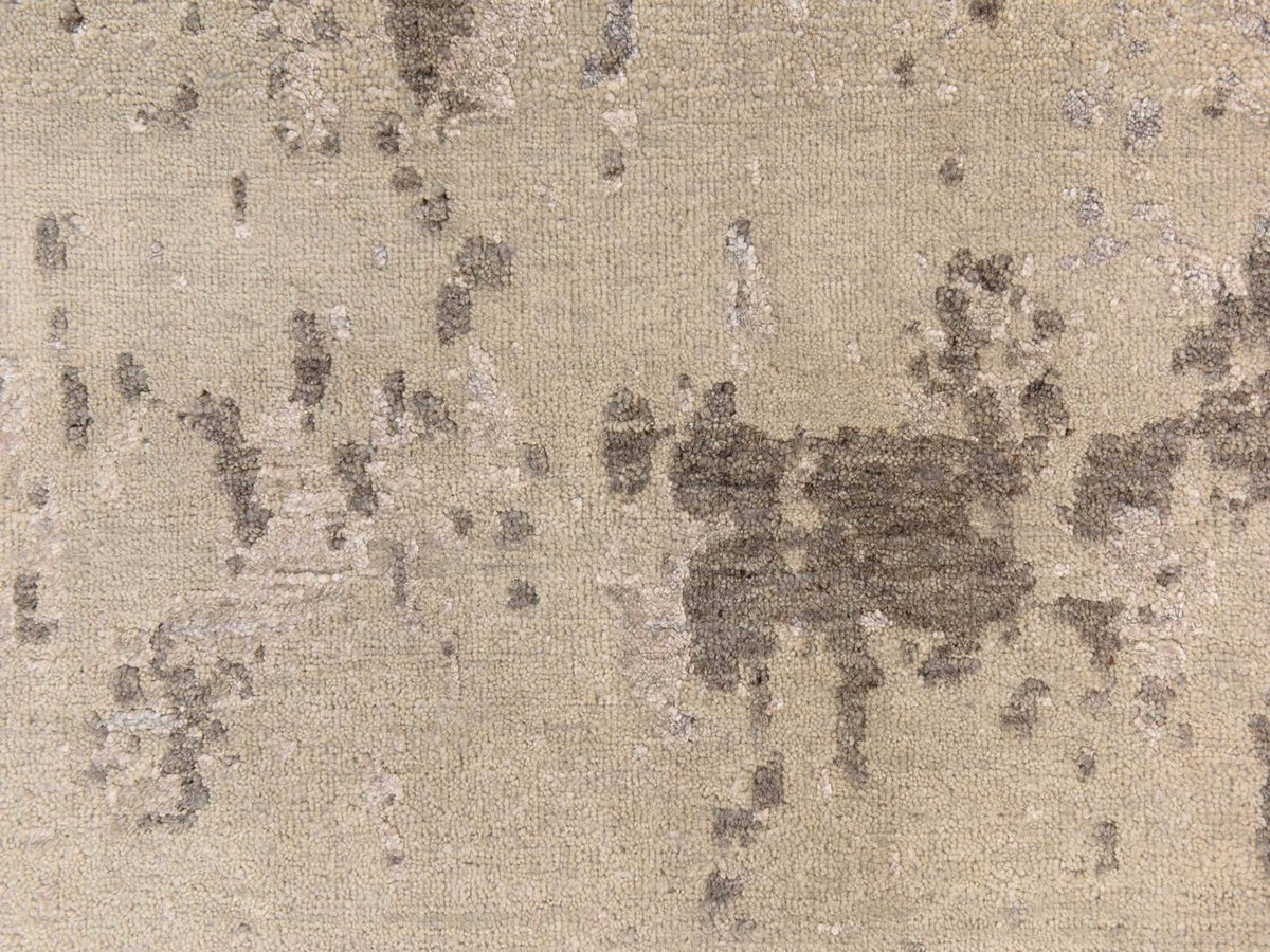 Modern / Contemporary hand-knotted wool/silk runner in Gray, 2'8" x 9'7" — SKU O078761 (view 4)