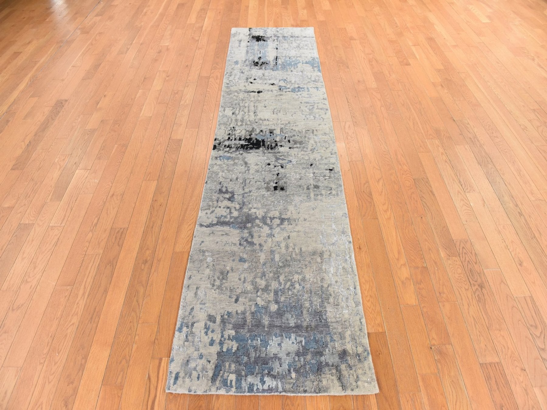 Modern / Contemporary hand-knotted wool/silk runner in Beige, 2'5" x 9'9" — SKU O078765 (view 2)