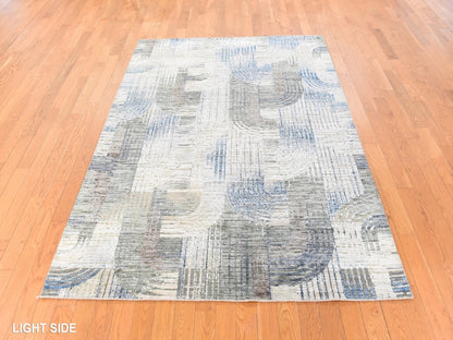 Modern / Contemporary hand-knotted wool/silk rug in Ivory, 5'1" x 7'0", SKU O078769