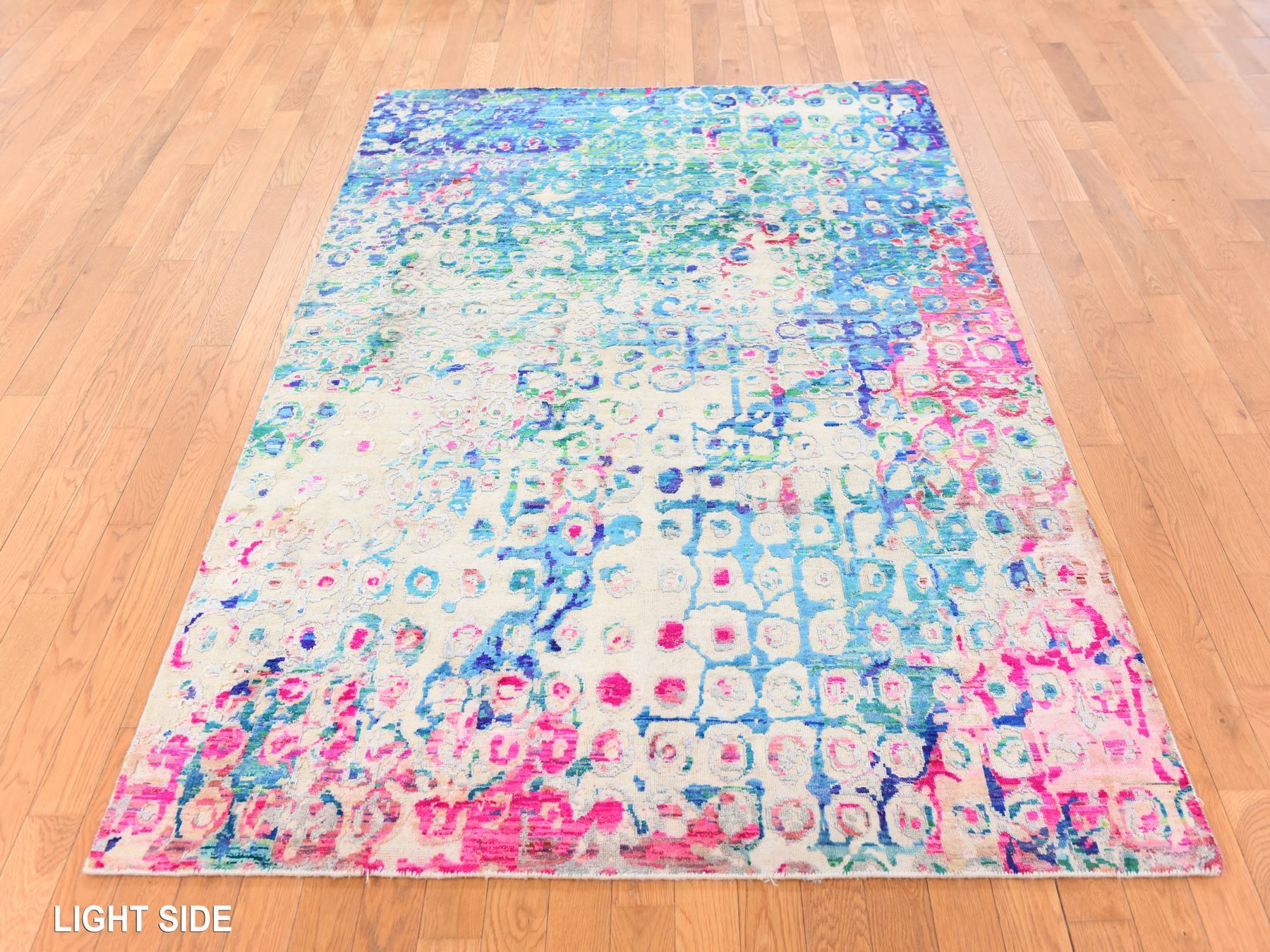 Transitional hand-knotted sari silk rug in Blue, 5' x 7'3" — SKU O078772 (view 3)
