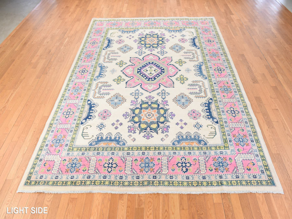 Kazak Kazak hand-knotted wool rug in Ivory & Pink, 8'10" x 11'6" — SKU O078775 (view 3)