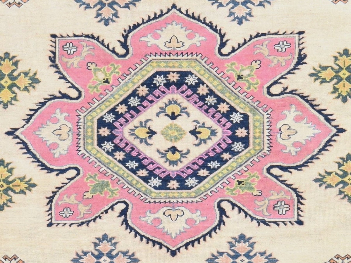 Kazak Kazak hand-knotted wool rug in Ivory & Pink, 8'10" x 11'6" — SKU O078775 (view 5)