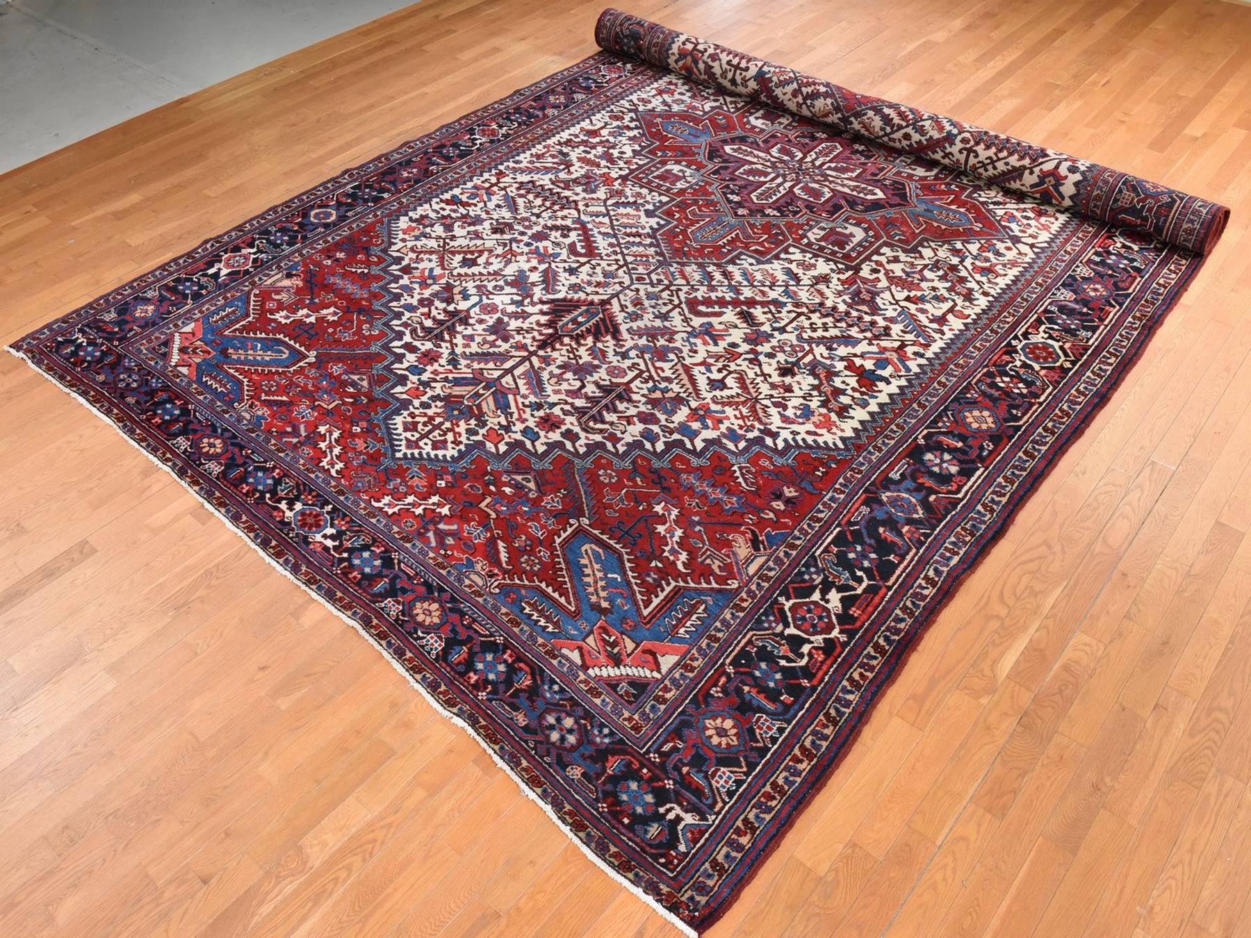 Persian Heriz hand-knotted wool rug in Ivory, 10'10" x 19'3", SKU O078789 (view 4)