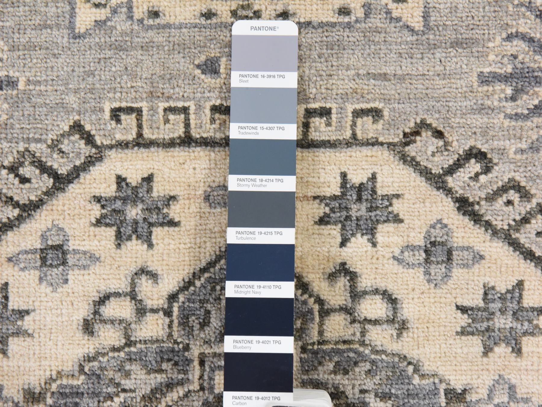 Kazak Kazak hand-knotted wool rug in Gray, 8' x 10', SKU O078832 (view 6)