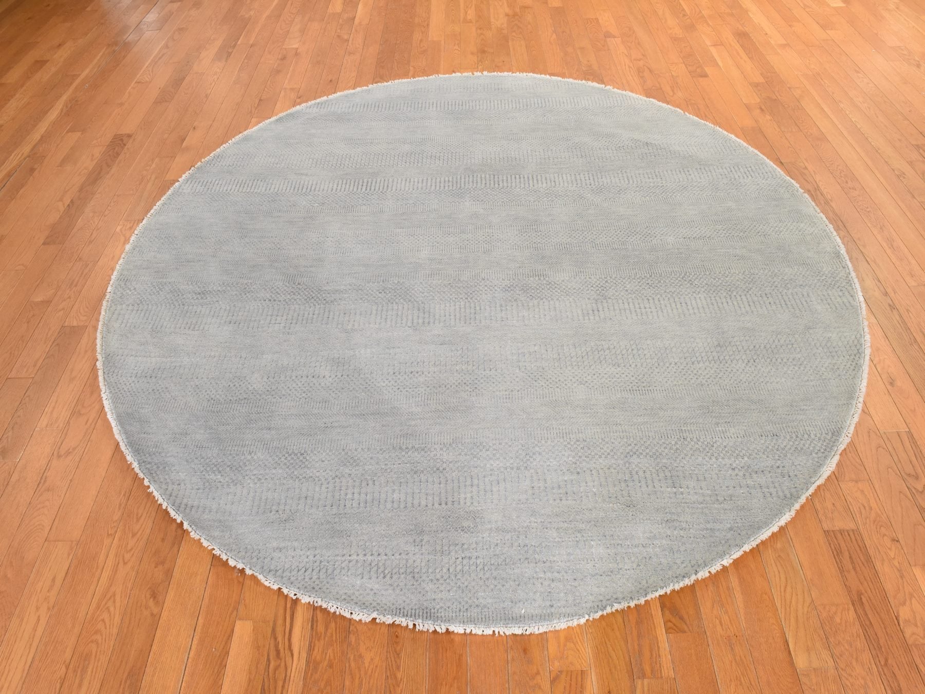 Modern / Contemporary hand-knotted wool rug in Gray, 7'10" x 7'10", SKU O078846 (view 2)