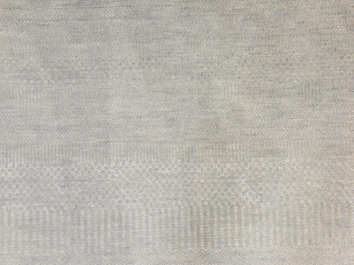 Modern / Contemporary hand-knotted wool rug in Gray, 7'10" x 7'10", SKU O078846 (view 4)