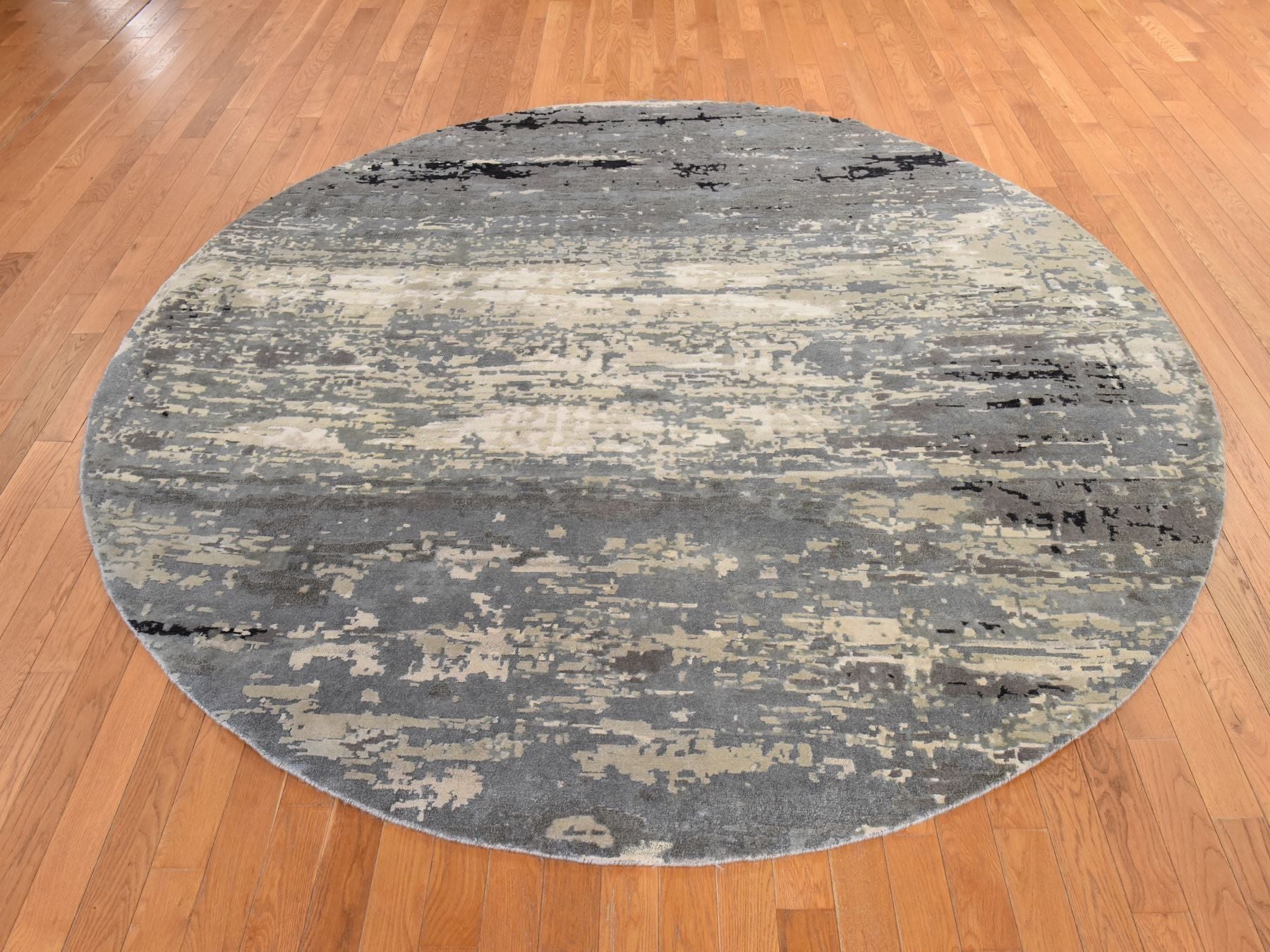 Modern / Contemporary hand-knotted wool/silk rug in Gray, 8'3" x 8'3", SKU O078856 (view 2)