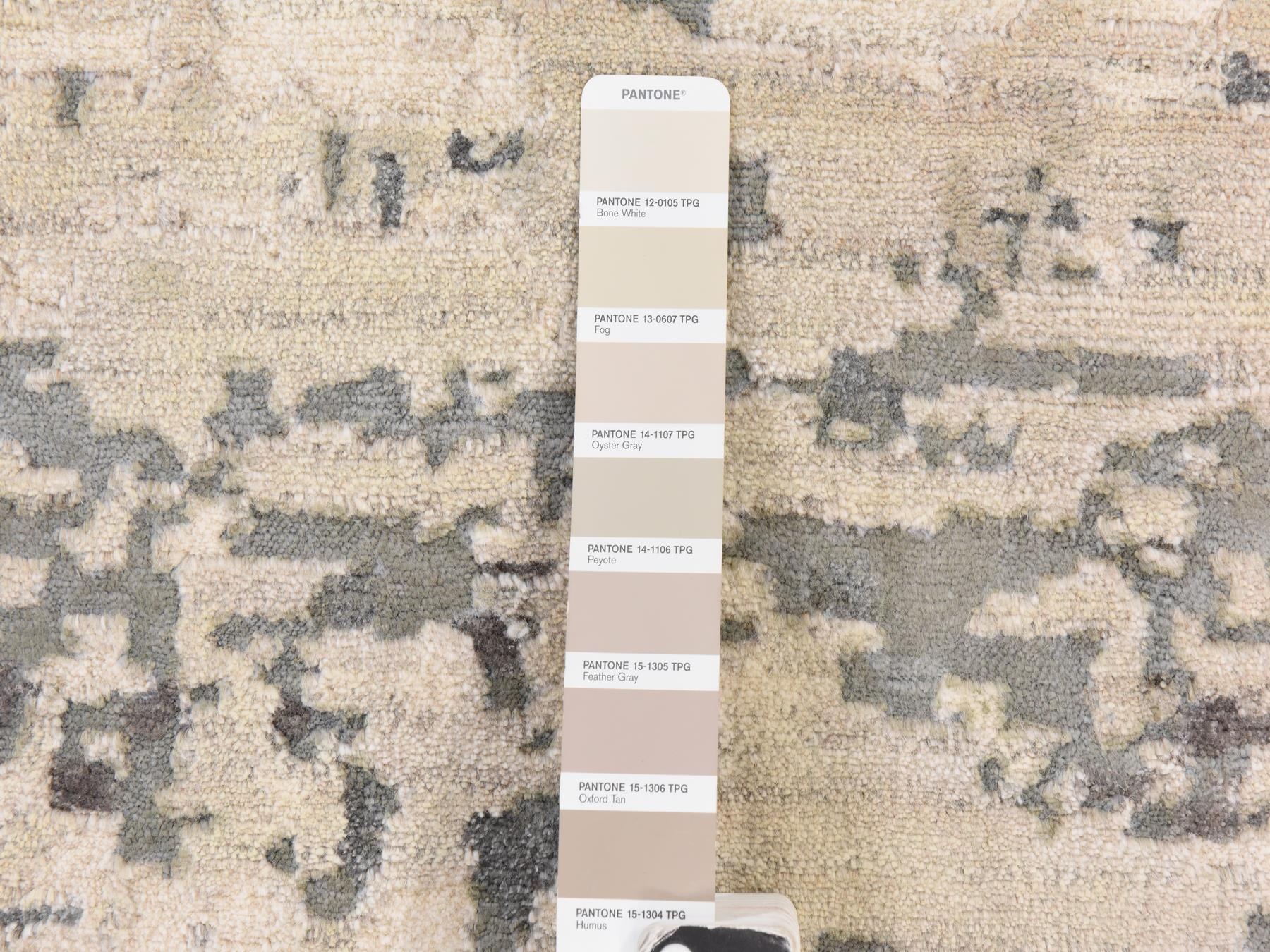 Modern / Contemporary hand-knotted wool/silk rug in Gray, 8'3" x 8'3", SKU O078856 (view 5)