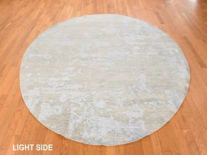 Modern / Contemporary hand-knotted wool/silk rug in Gray, 7'10" x 7'10", SKU O078859 (view 3)