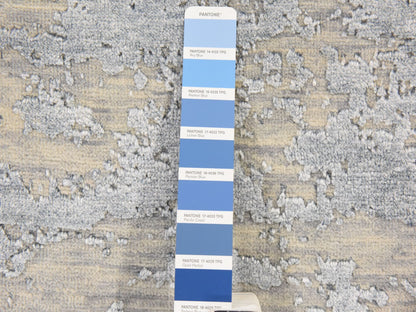 Modern / Contemporary hand-knotted wool/silk rug in Gray, 7'10" x 7'10", SKU O078859 (view 5)