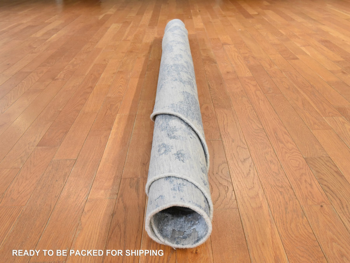 Modern / Contemporary hand-knotted wool/silk rug in Gray, 7'10" x 7'10", SKU O078859 (view 9)