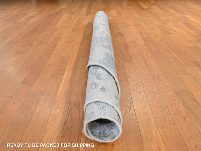 Modern / Contemporary hand-knotted wool/silk rug in Gray, 7'10" x 7'10", SKU O078859 (view 9)