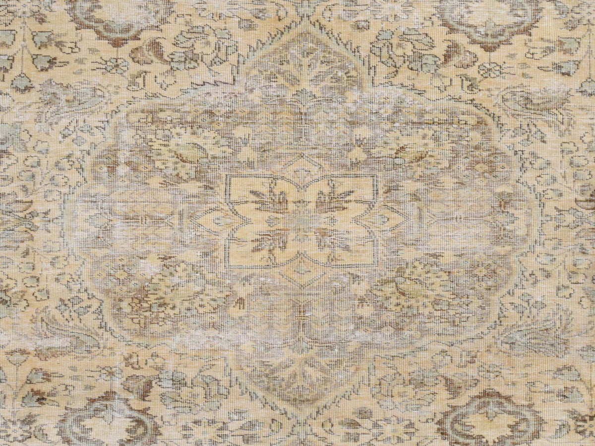 Persian Vintage hand-knotted wool rug in Beige, 6'8" x 9'8", SKU O078878 (view 5)
