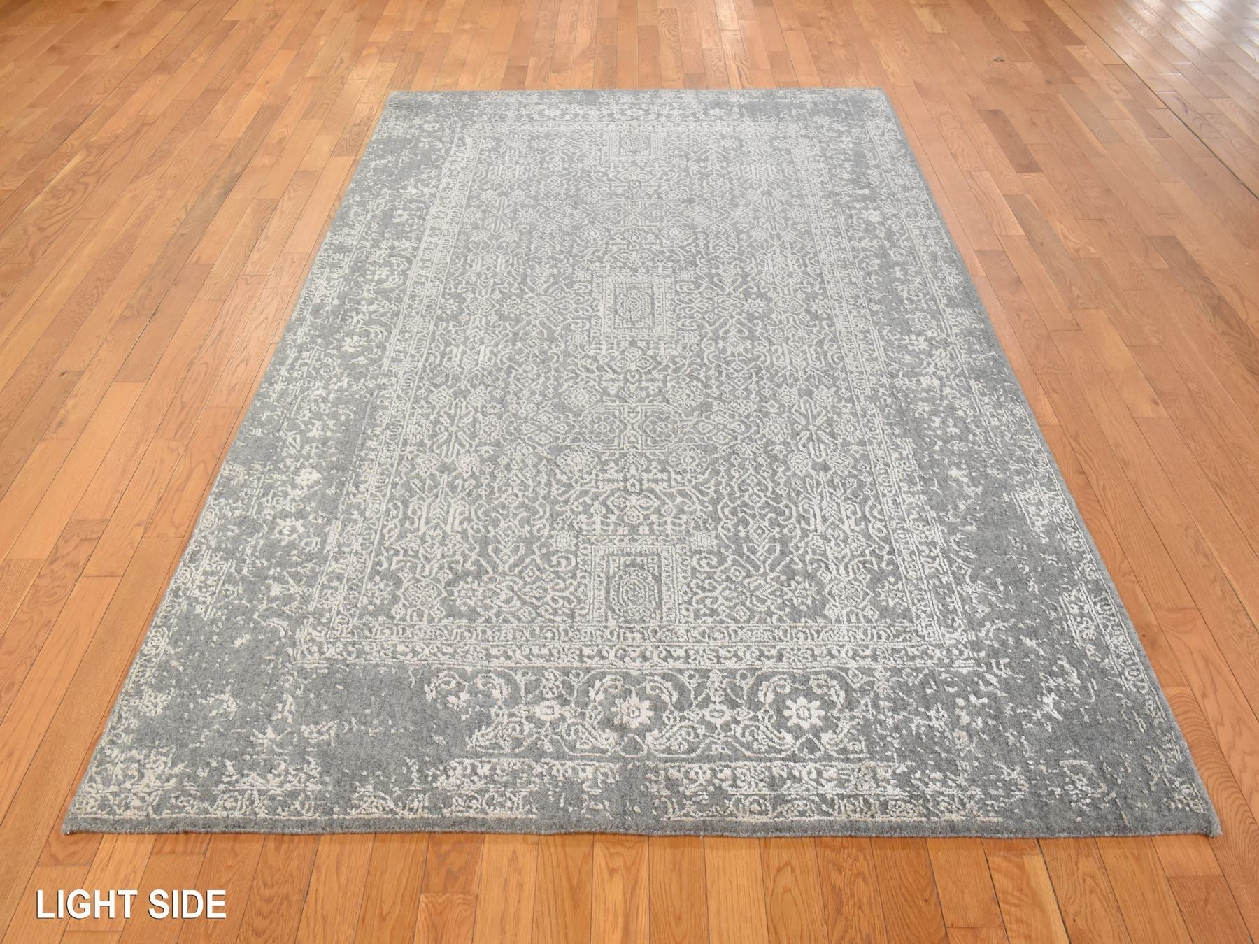 Modern / Contemporary hand-knotted wool/silk rug in Gray, 5'10" x 9'1", SKU O078893 (view 3)
