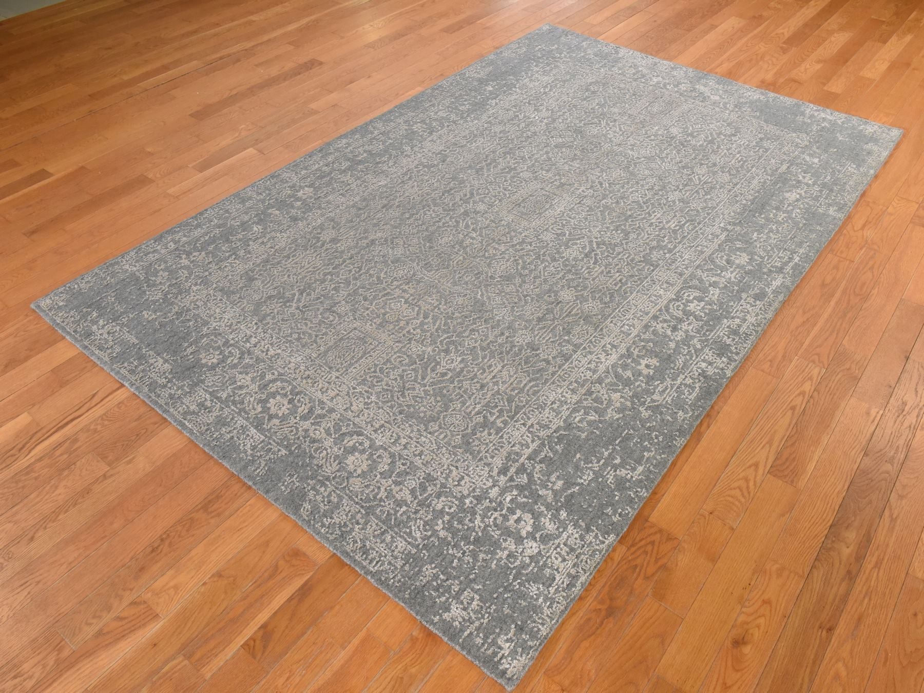 Modern / Contemporary hand-knotted wool/silk rug in Gray, 5'10" x 9'1", SKU O078893 (view 4)