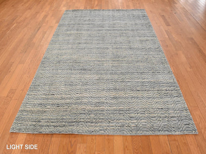 Modern / Contemporary hand-knotted wool rug in Gray, 6' x 9', SKU O078894 (view 3)