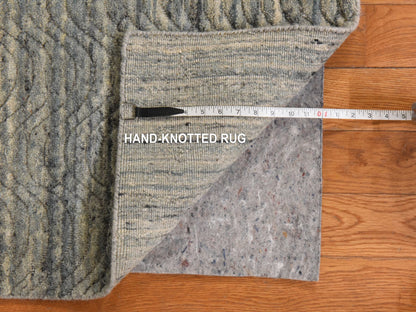 Modern / Contemporary hand-knotted wool rug in Gray, 6' x 9', SKU O078894 (view 7)
