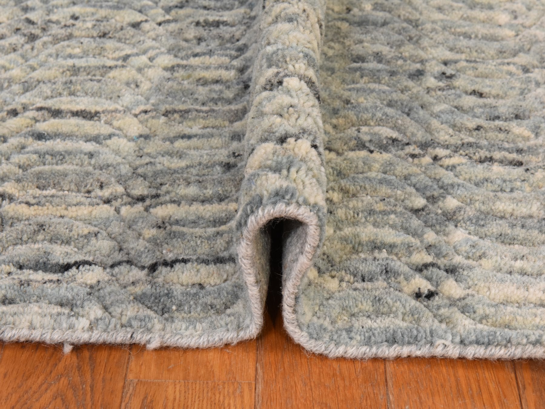 Modern / Contemporary hand-knotted wool rug in Gray, 6' x 9', SKU O078894 (view 9)