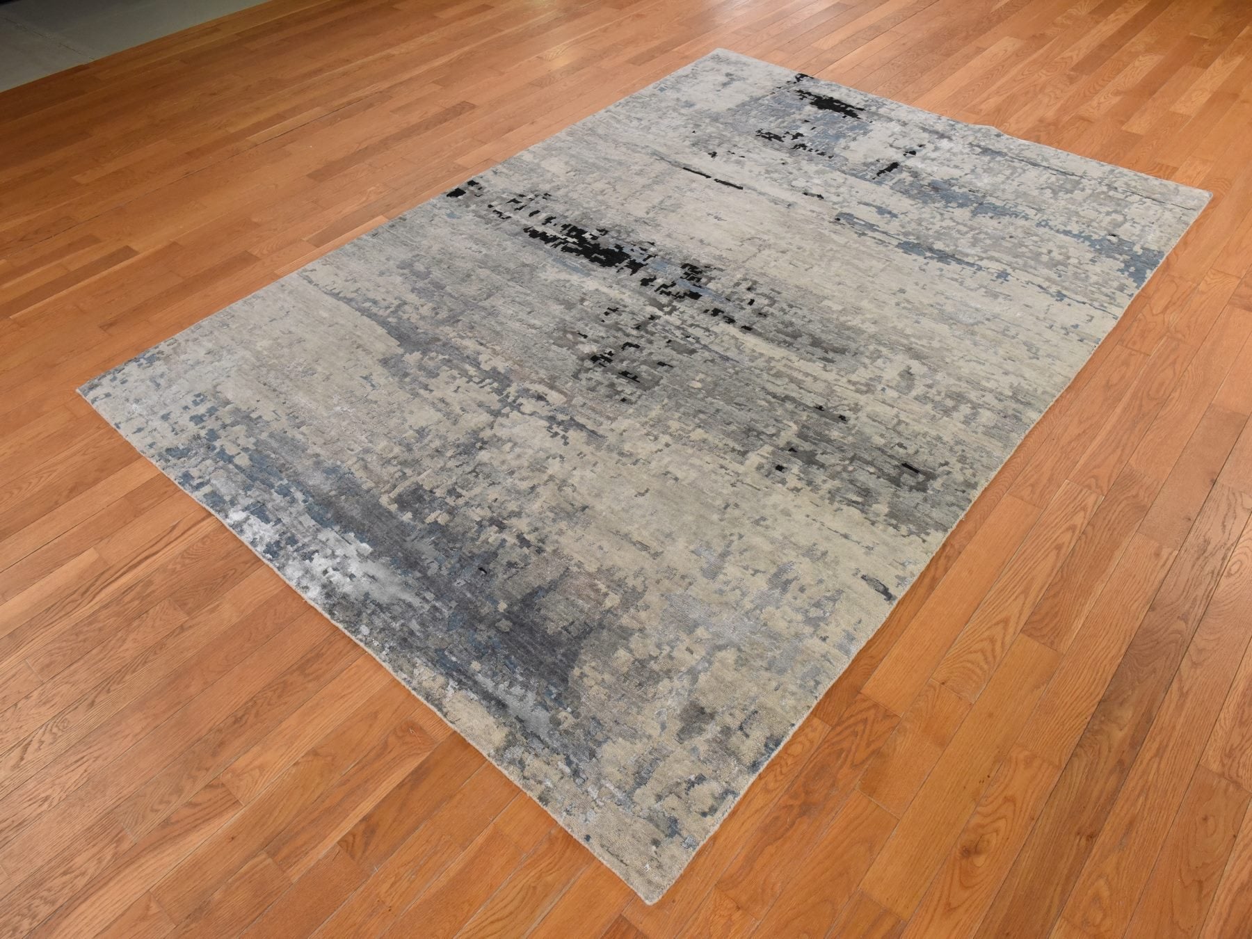 Modern / Contemporary hand-knotted wool/silk rug in Beige, 6'3" x 8'10", SKU O078896 (view 4)