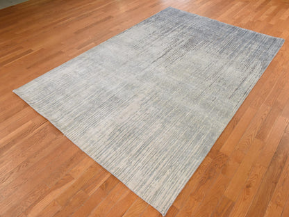 Modern / Contemporary hand-knotted silk rug in Gray, 6' x 8'10", SKU O078898 (view 4)