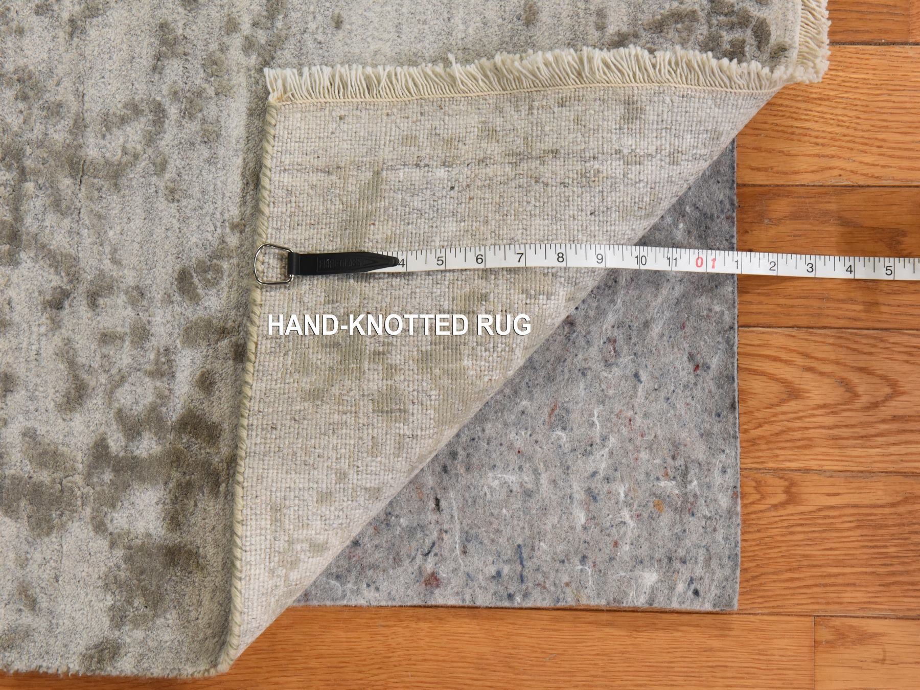 Persian Transitional hand-knotted wool/silk rug in Gray, 6' x 9', SKU O078901 (view 7)