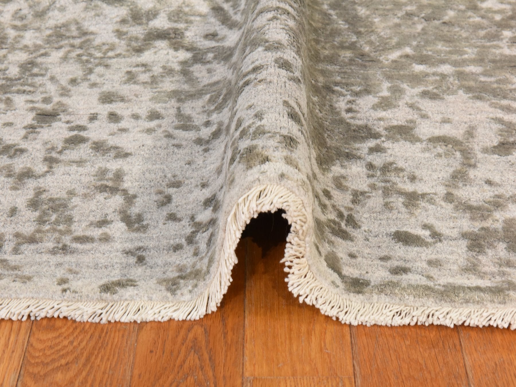 Persian Transitional hand-knotted wool/silk rug in Gray, 6' x 9', SKU O078901 (view 9)