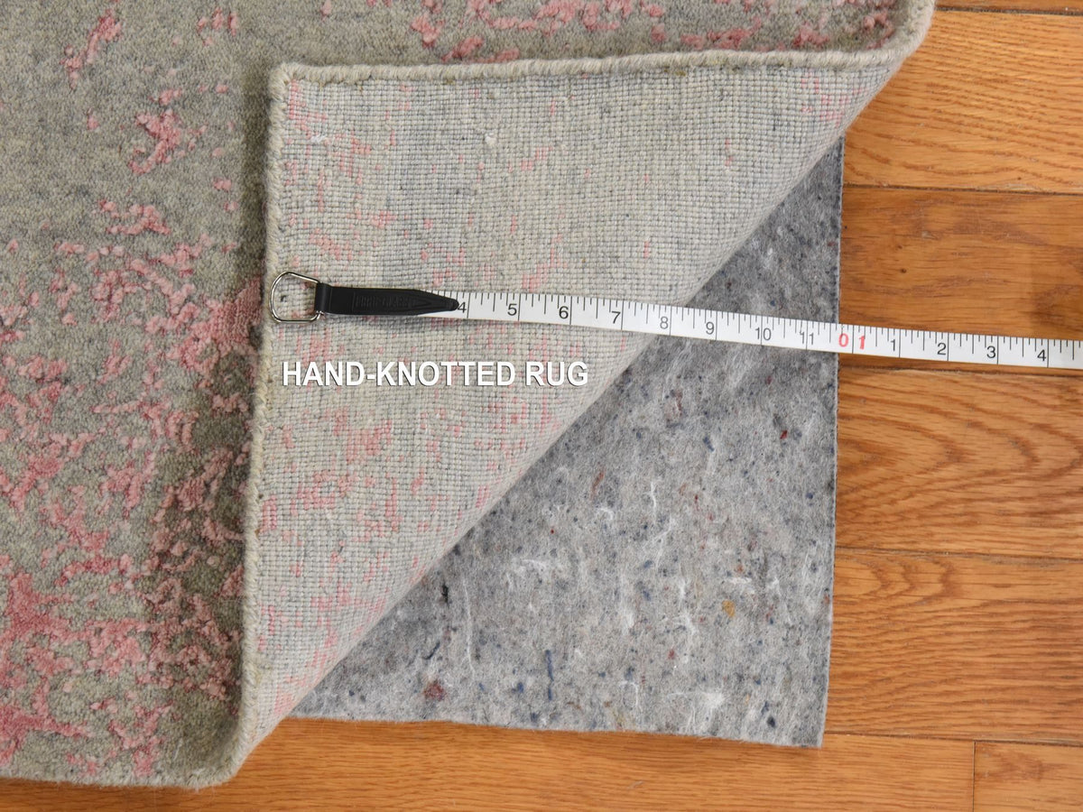 Transitional Transitional hand-knotted wool/silk rug in Pink, 6' x 9', SKU O078902 (view 7)