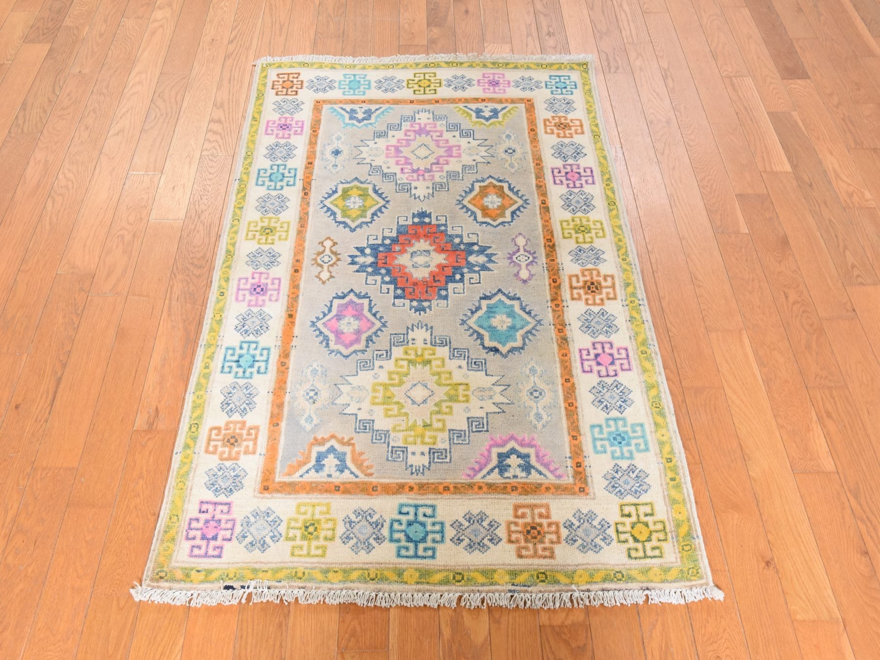 Kazak Kazak hand-knotted wool rug in Gray, 3'1" x 4'10", SKU O078906 (view 2)