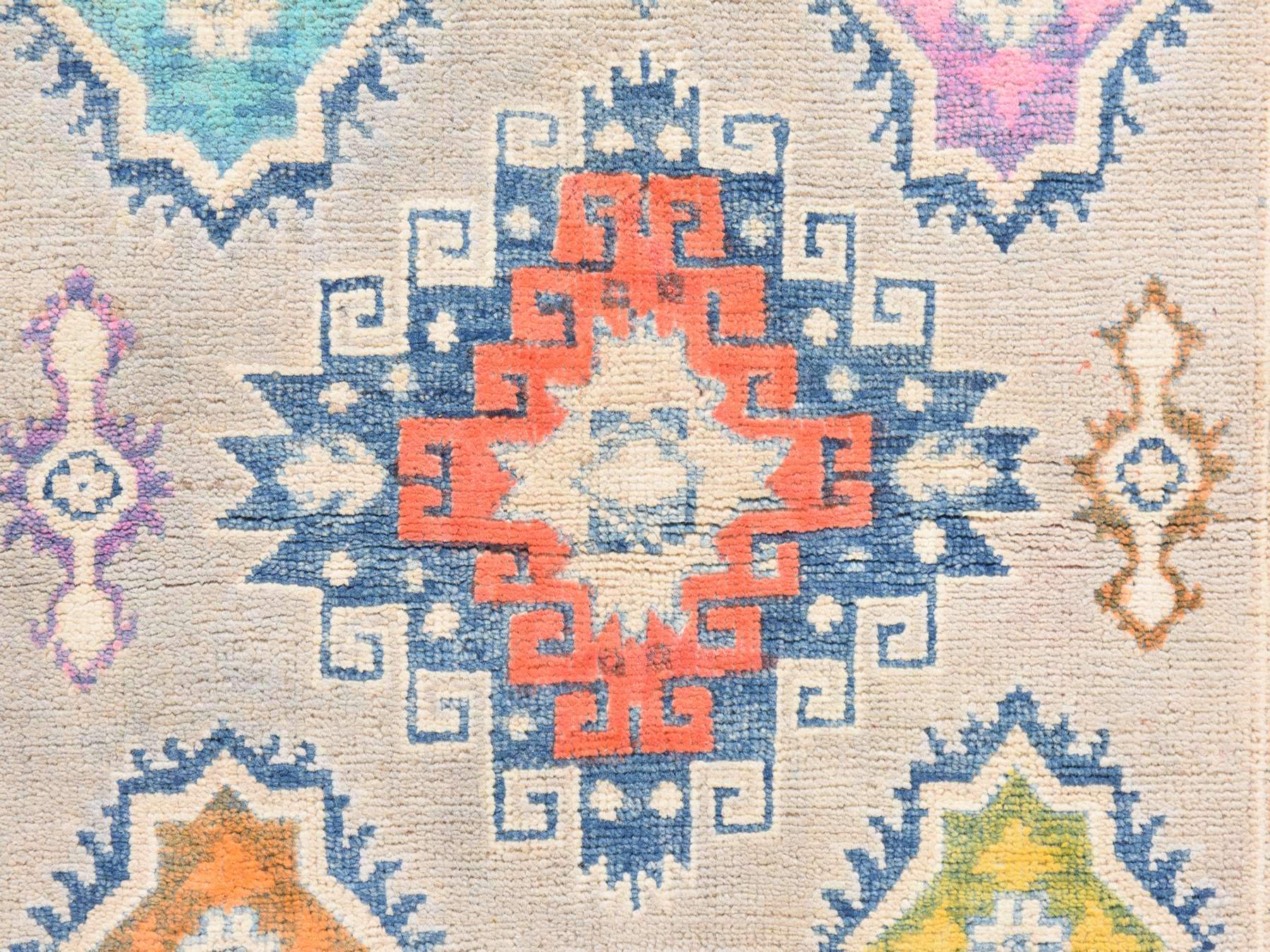Kazak Kazak hand-knotted wool rug in Gray, 3'1" x 4'10", SKU O078906 (view 3)