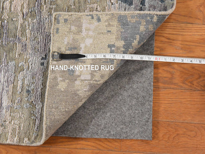 Modern / Contemporary hand-knotted wool/silk rug in Beige, 3' x 4'10", SKU O078920 (view 4)