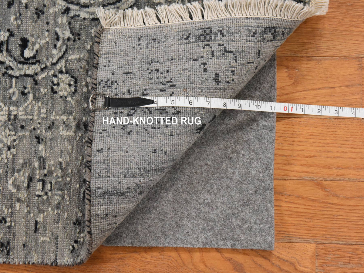 Persian Transitional hand-knotted wool/silk rug in Gray, 3'1" x 5'1", SKU O078922 (view 5)