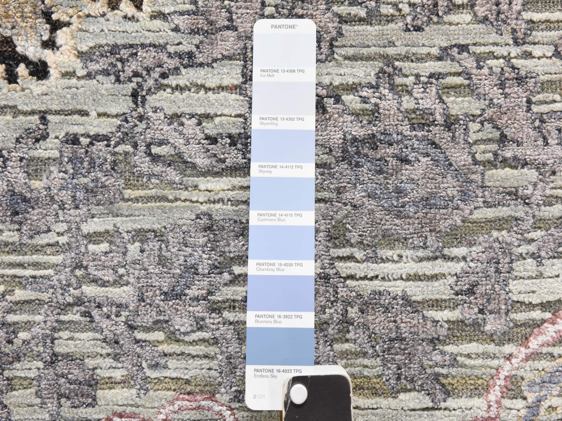 Transitional hand-knotted silk rug in Green, 3' x 5'3", SKU O078923 (view 4)