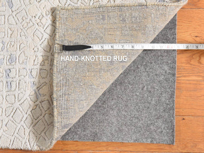 Modern / Contemporary hand-knotted wool/silk rug in Beige, 3' x 5', SKU O078926 (view 5)