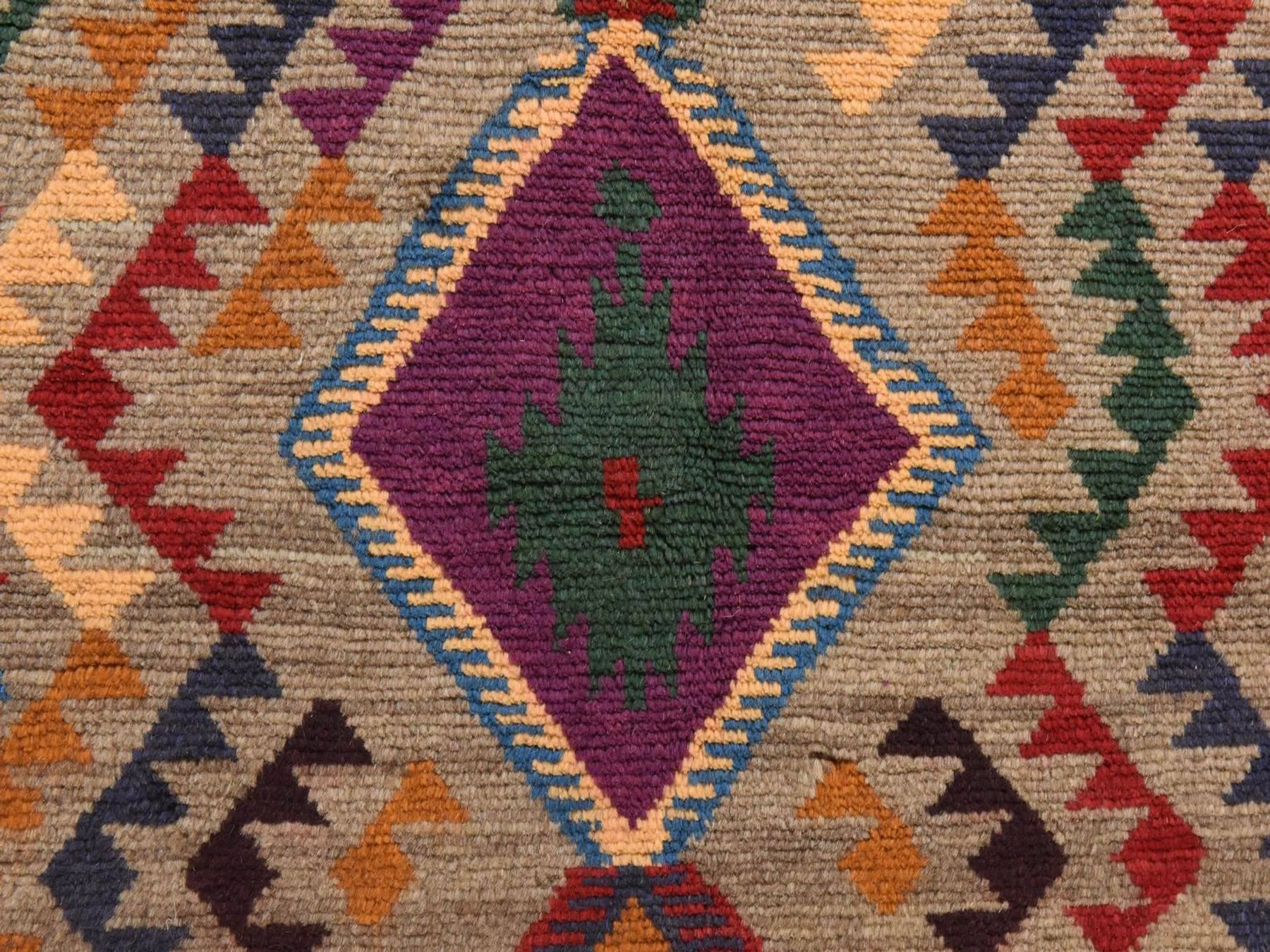 Tribal Tribal hand-knotted wool rug in Gray, 5'8" x 7'6", SKU O078937 (view 3)