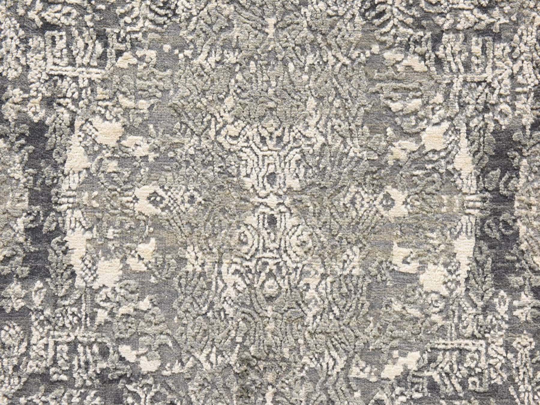 Transitional hand-knotted wool/silk rug in Gray, 4' x 4', SKU O078942 (view 3)