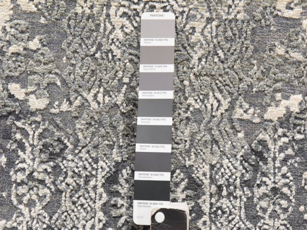 Transitional hand-knotted wool/silk rug in Gray, 4' x 4', SKU O078942 (view 4)