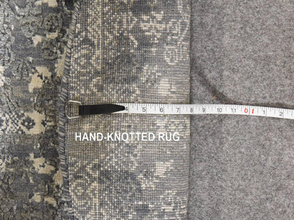 Transitional hand-knotted wool/silk rug in Gray, 4' x 4', SKU O078942 (view 5)