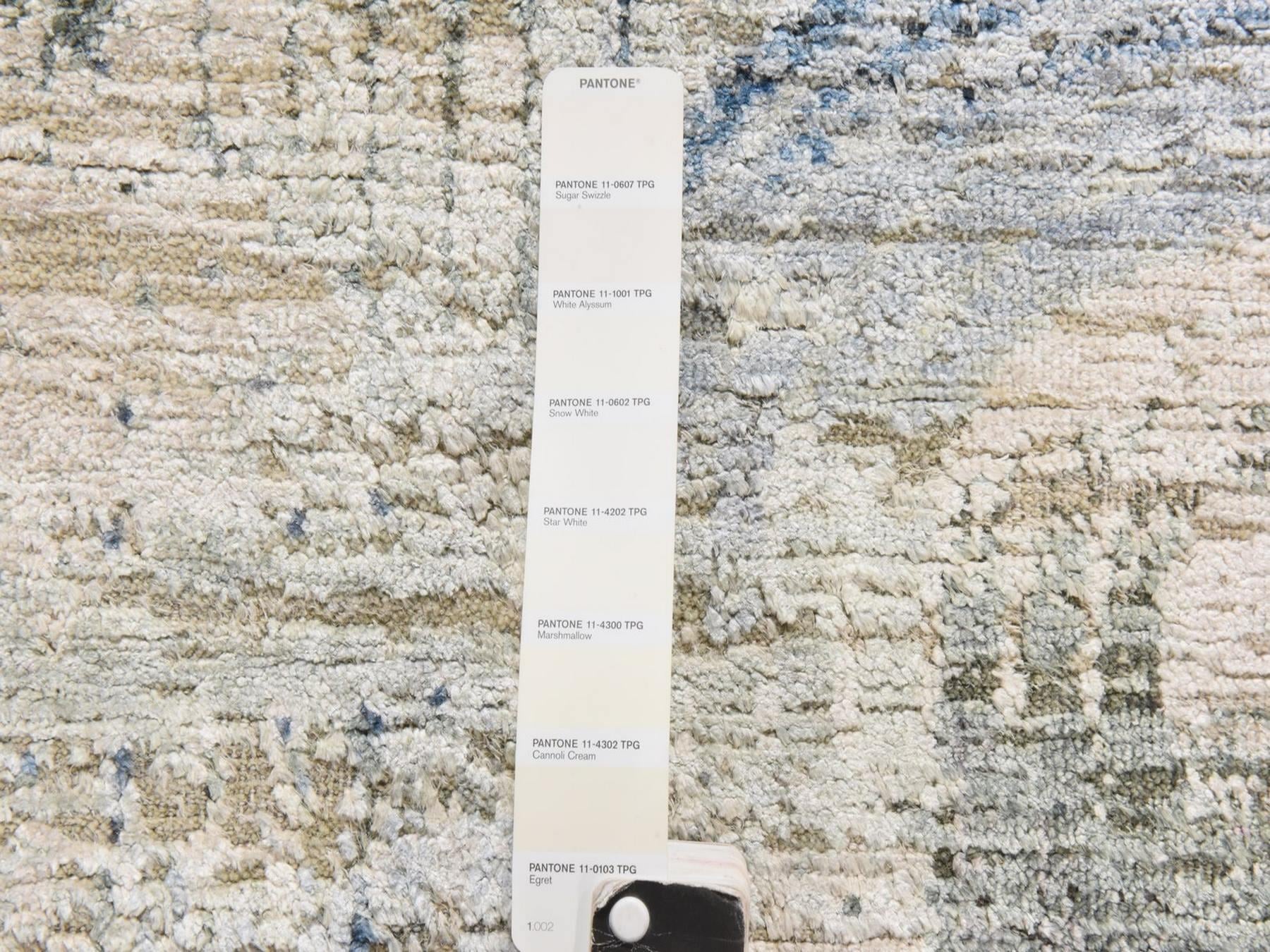 Modern / Contemporary hand-knotted wool/silk runner in Ivory, 2'8" x 6'1", SKU O078953 (view 4)