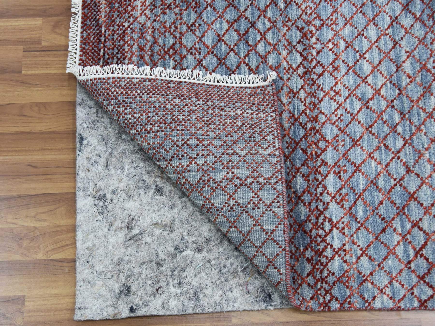 Modern / Contemporary hand-knotted wool rug in Red, 9'9" x 14' — SKU O079027 (view 4)
