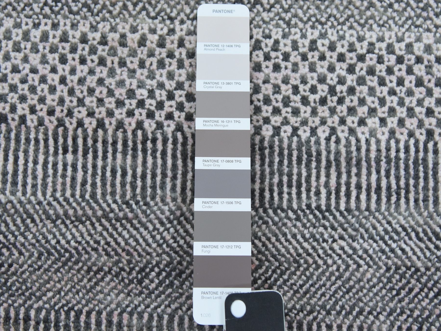 Gabbeh Modern / Contemporary hand-knotted wool/silk runner in Gray, 2'8" x 10'2" — SKU O079140 (view 4)