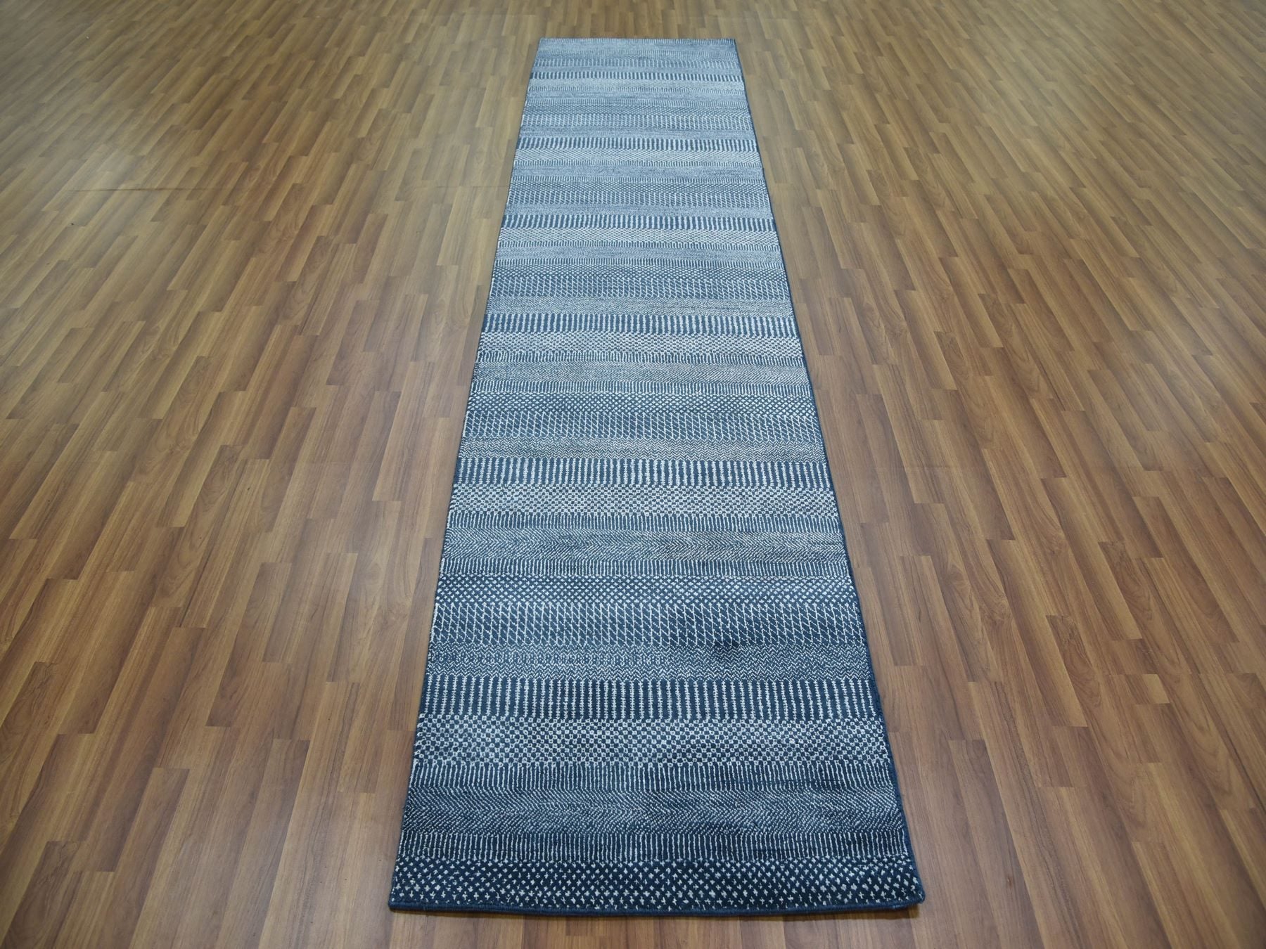 Blue 2'9" x 11'4" Modern / Contemporary Hand knotted Wool/Silk Rug - Sku: O079154