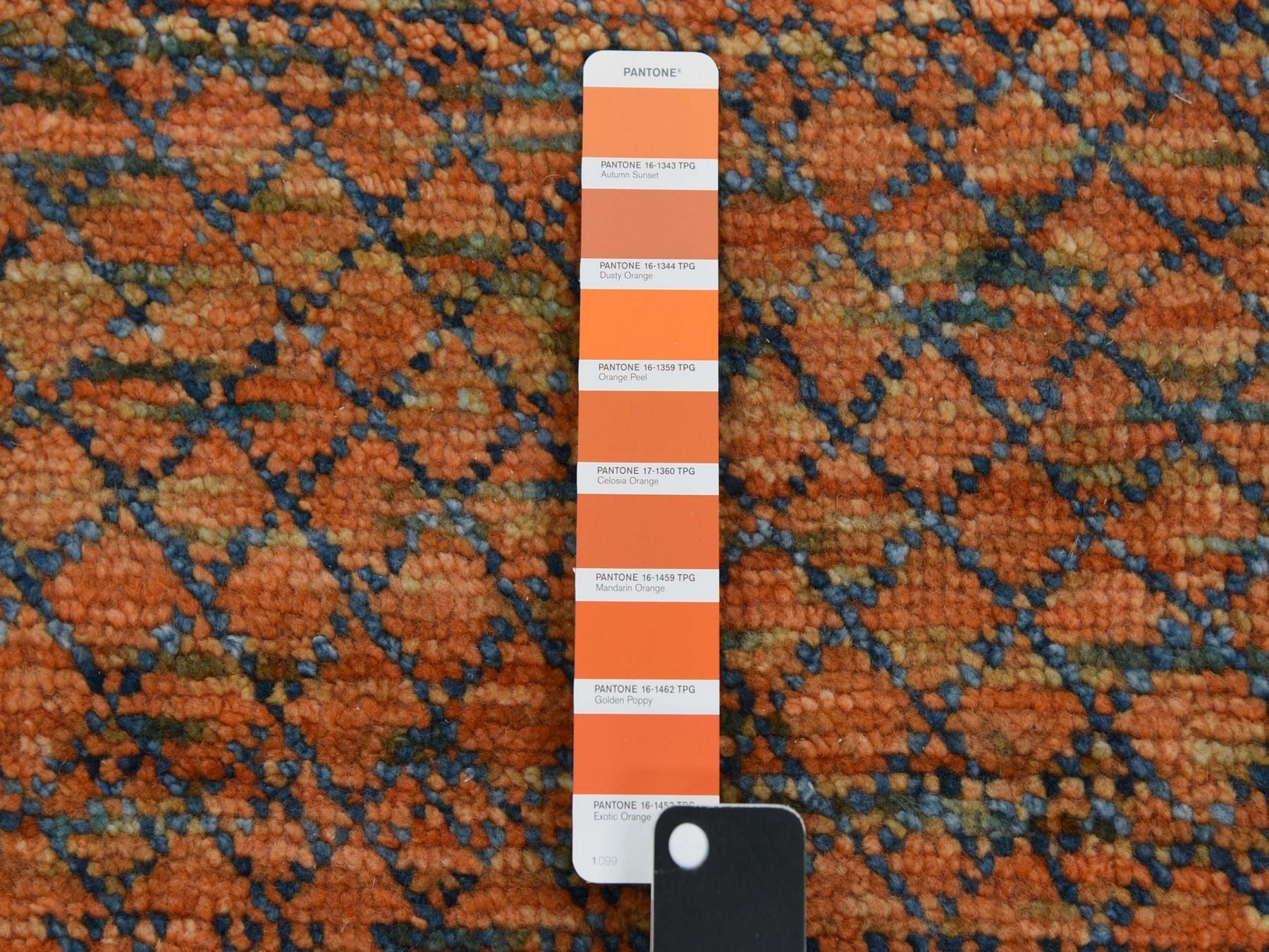 Modern / Contemporary hand-knotted wool rug in Orange, 10' x 14'5" — SKU O079171 (view 7)