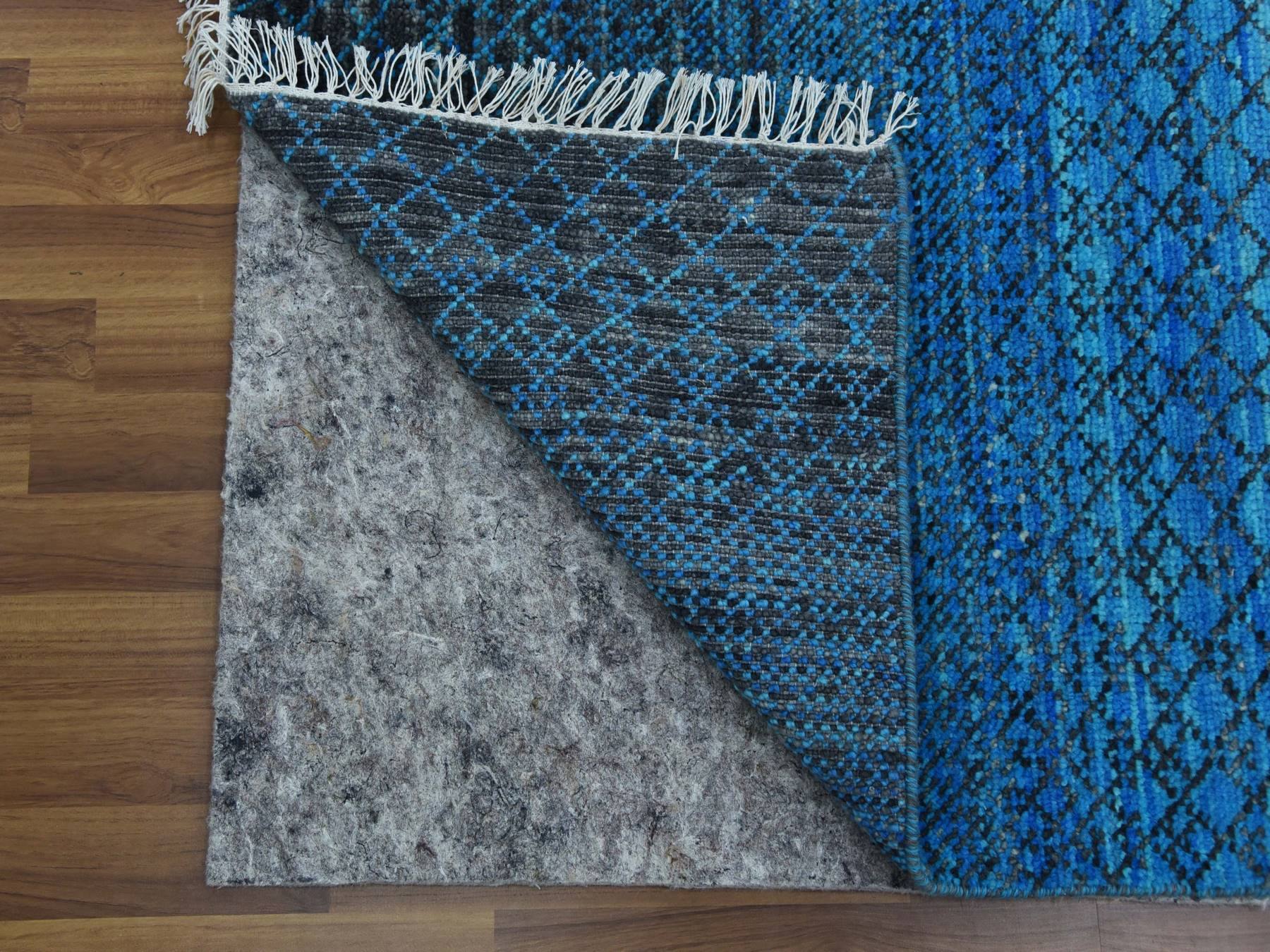 Modern / Contemporary hand-knotted wool rug in Blue, 9'4" x 12'1" — SKU O079219 (view 4)