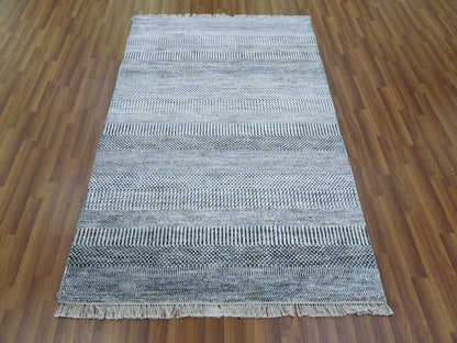 Ivory 4'0" x 6'0" Modern and Contemporary Hand knotted Wool/Silk Rug - Sku: O079246