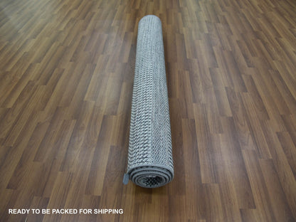 Ivory 4'0" x 6'0" Modern and Contemporary Hand knotted Wool/Silk Rug - Sku: O079246