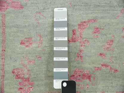 Modern / Contemporary hand-knotted wool/silk rug in Gray, 9' x 11'10" — SKU O079284 (view 7)