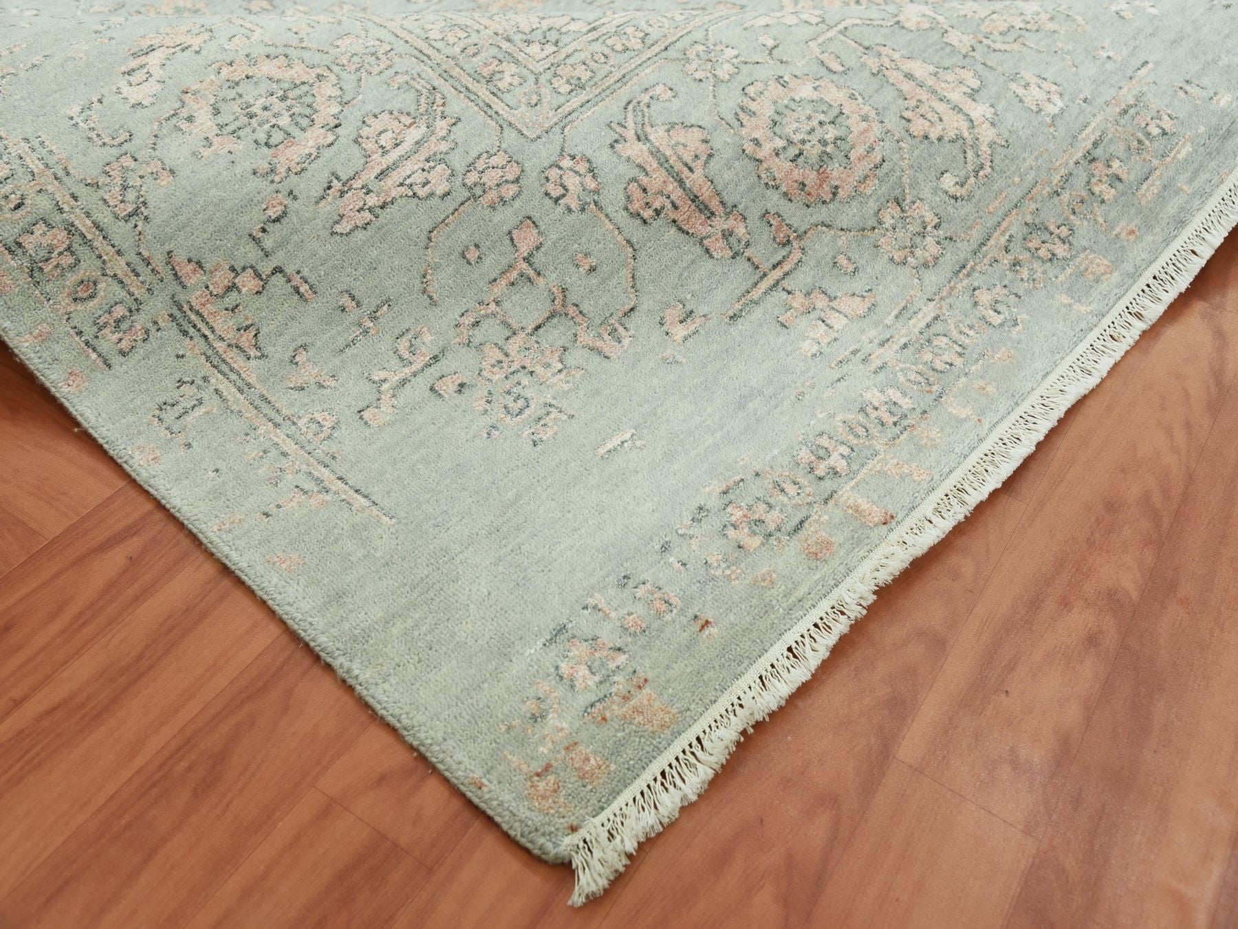 Serapi Heriz hand-knotted wool/silk rug in Gray, 9' x 12' — SKU O079285 (view 7)