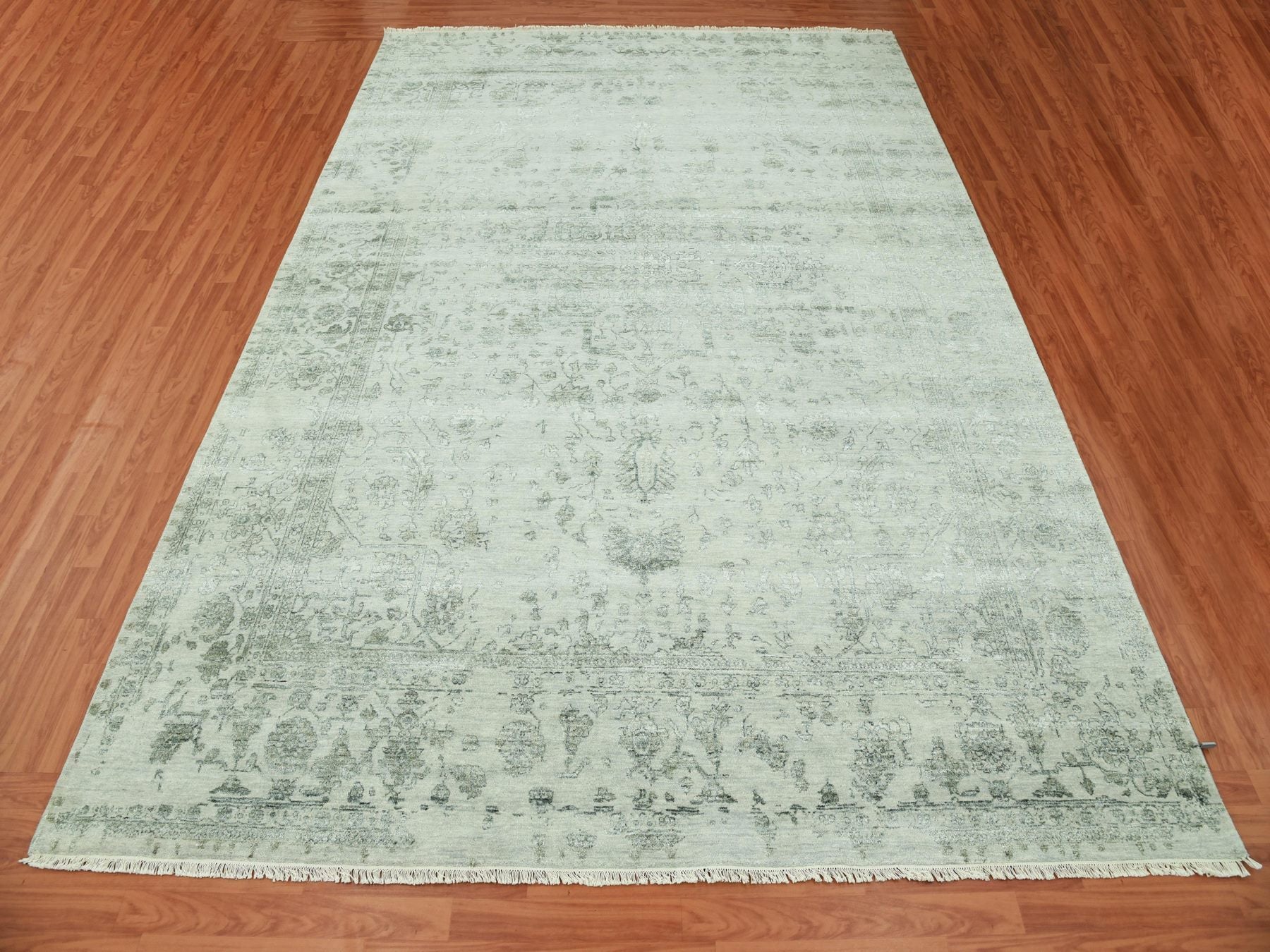 Heriz Heriz hand-knotted wool/silk rug in Gray, 9'10" x 14'3" — SKU O079288 (view 2)