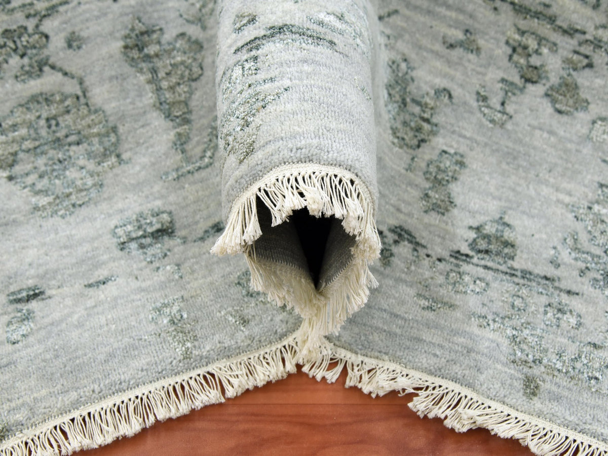 Heriz Heriz hand-knotted wool/silk rug in Gray, 9'10" x 14'3" — SKU O079288 (view 5)